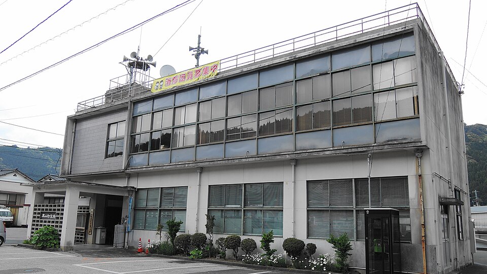 本山町　役場一帶