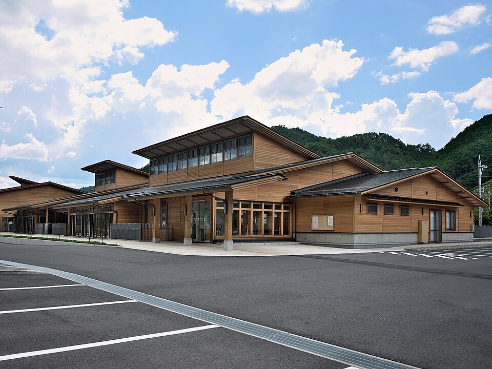 西粟倉村　役場